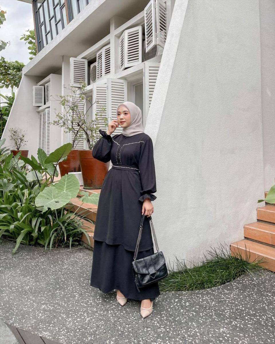 referensi OOTD simple dengan dress untuk Lebaran (instagram.com/puspirahayuu)