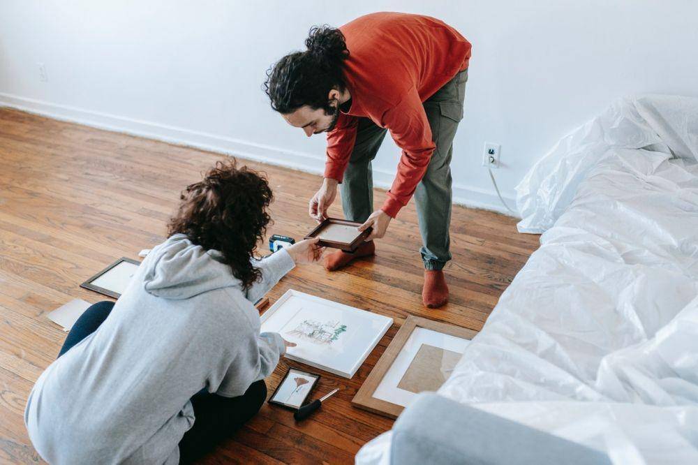 ilustrasi mendekorasi rumah (pexels.com/blue bird)
