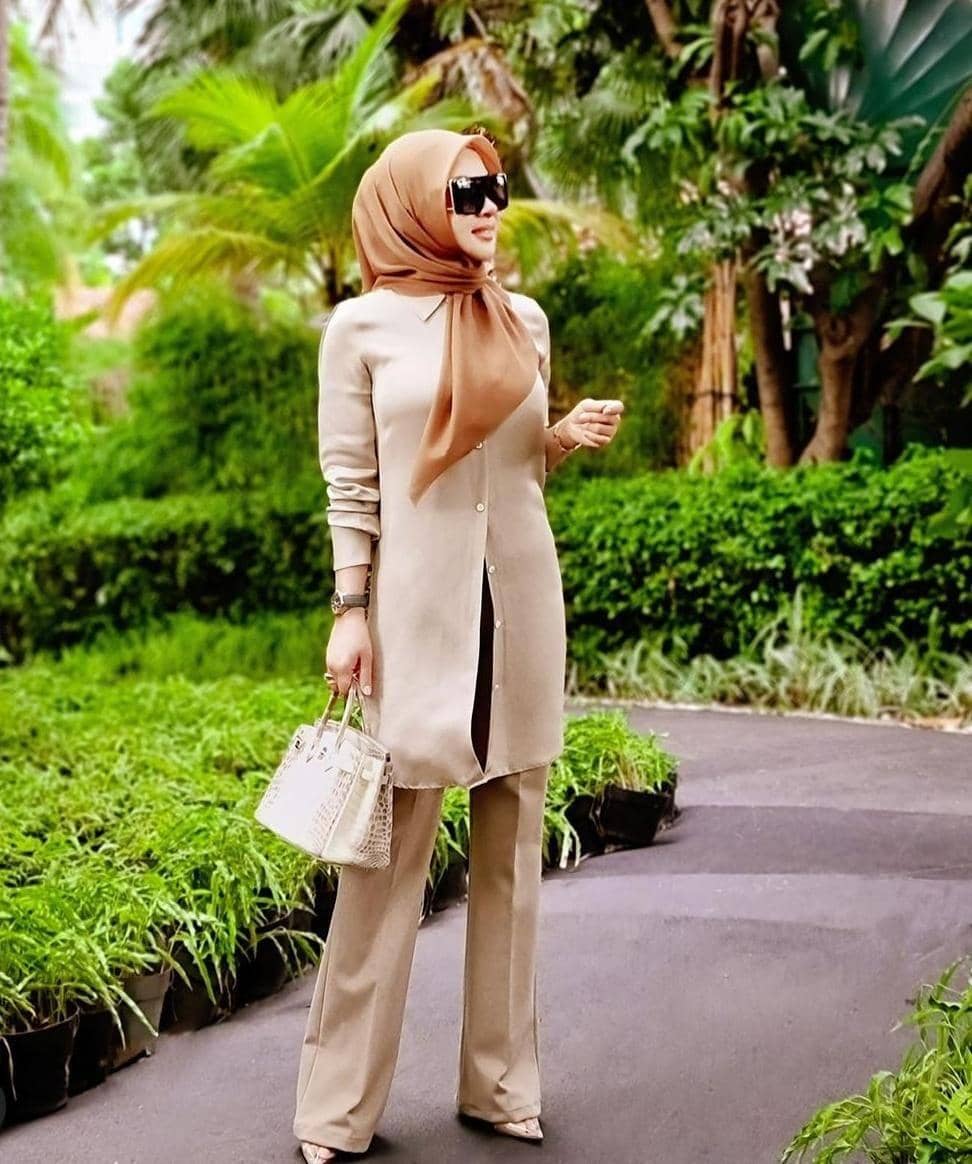 Syahrini (instagram.com/princessyahrini)