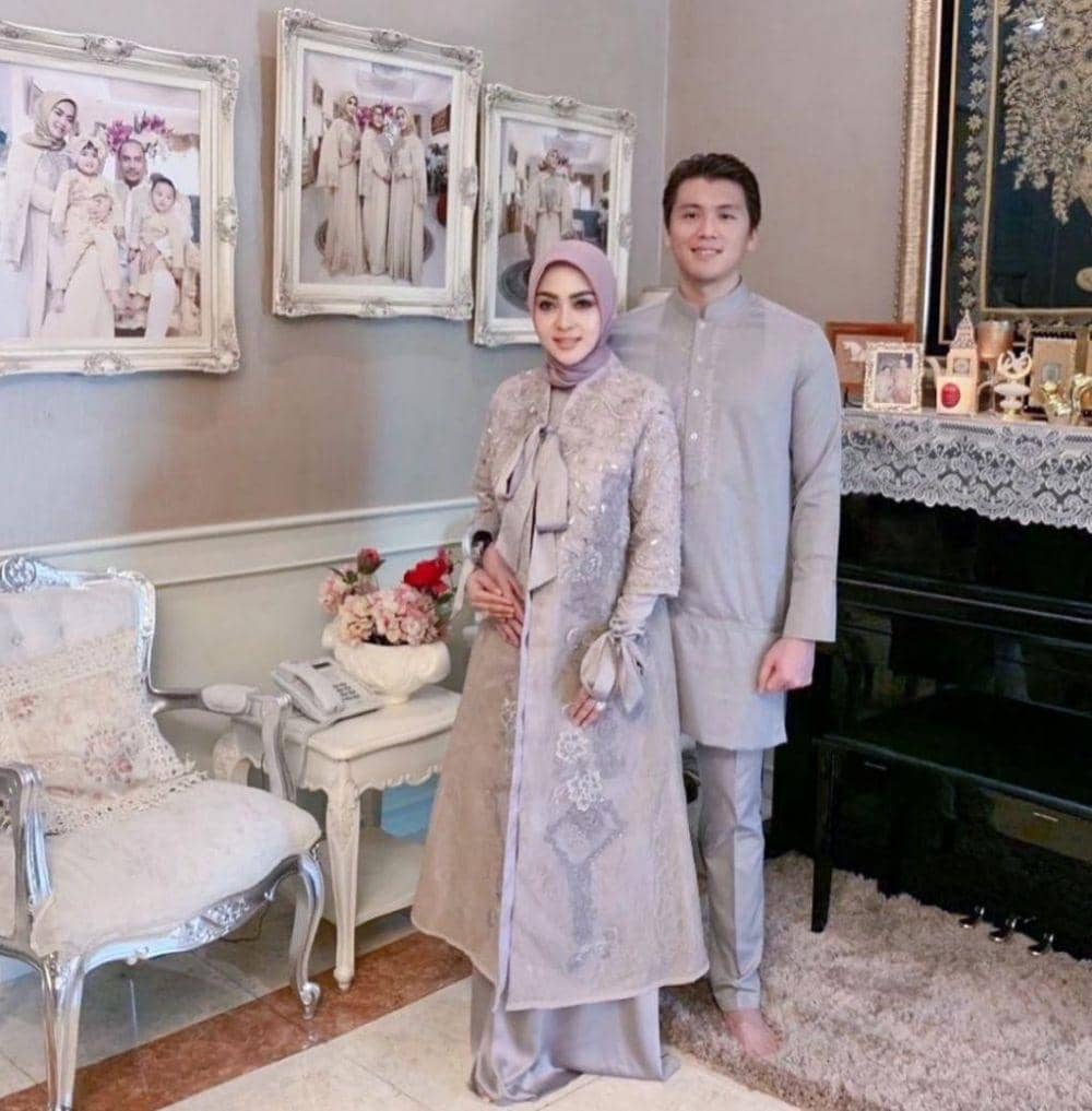 Syahrini (instagram.com/princessyahrini)