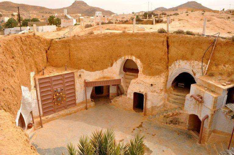 ilustrasi rumah tradisional Tunisia (travel.earth)