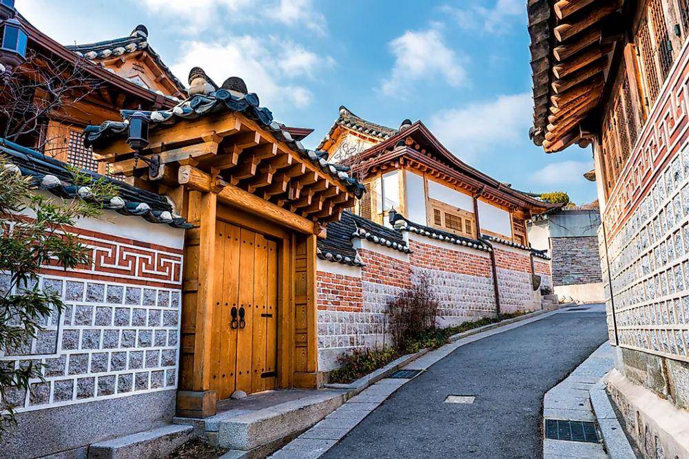 ilustrasi rumah tradisional Korea (worldatlas.com)