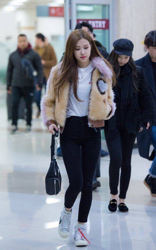 fluffy jacket (twitter.com/Karinaa00480465)