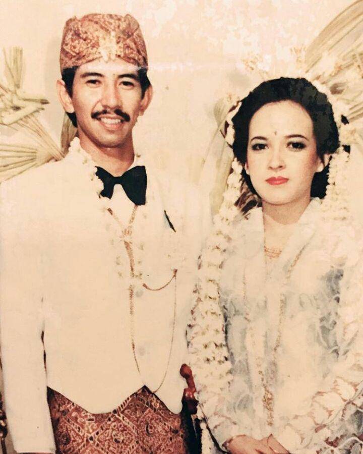 potret lawas pernikahan orang tua Raisa (Instagram.com/_yourraisa)