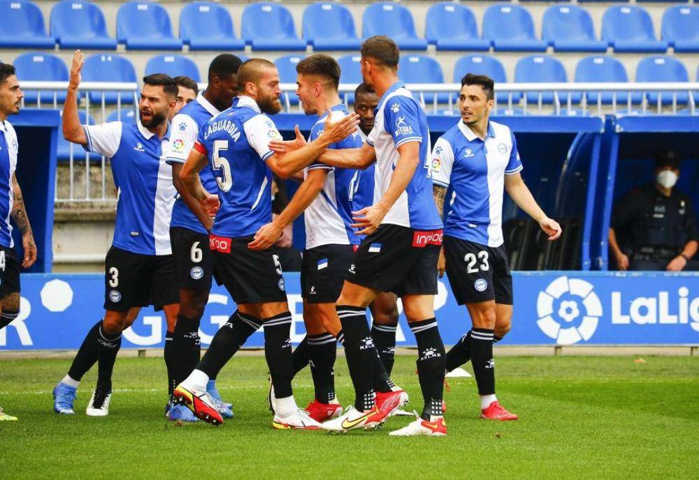 Pemain Deportivo Alaves saat merayakan gol. (instagram.com/deportivoalaves)