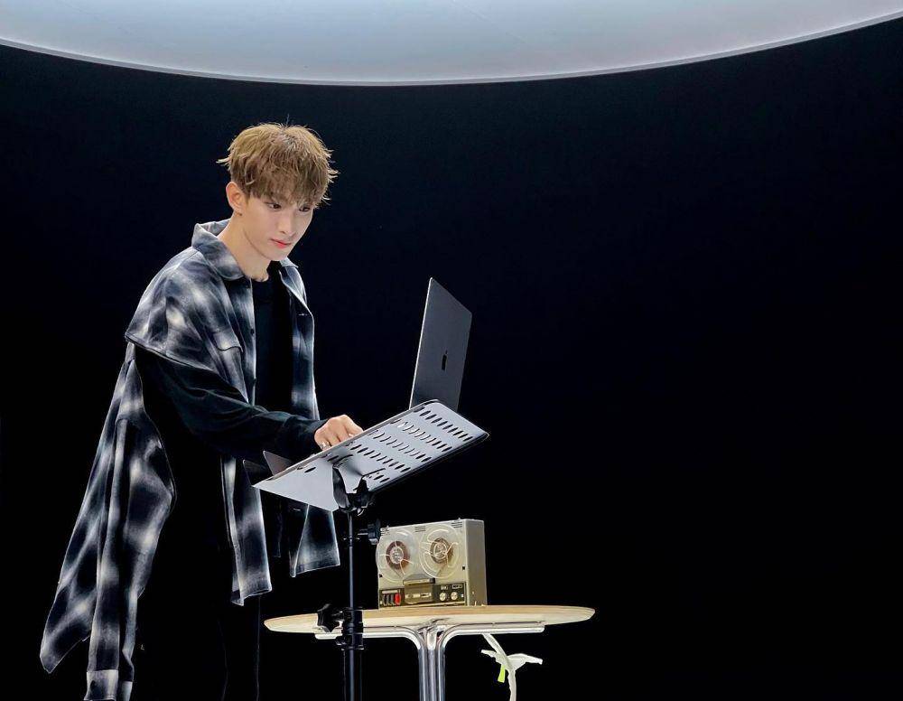 DK SEVENTEEN (instagram.com/dk_is_dokyeom)