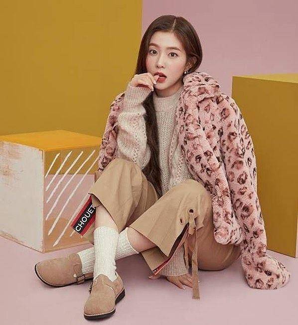 fluffy jacket (instagram.com/redvelvetoutfits)