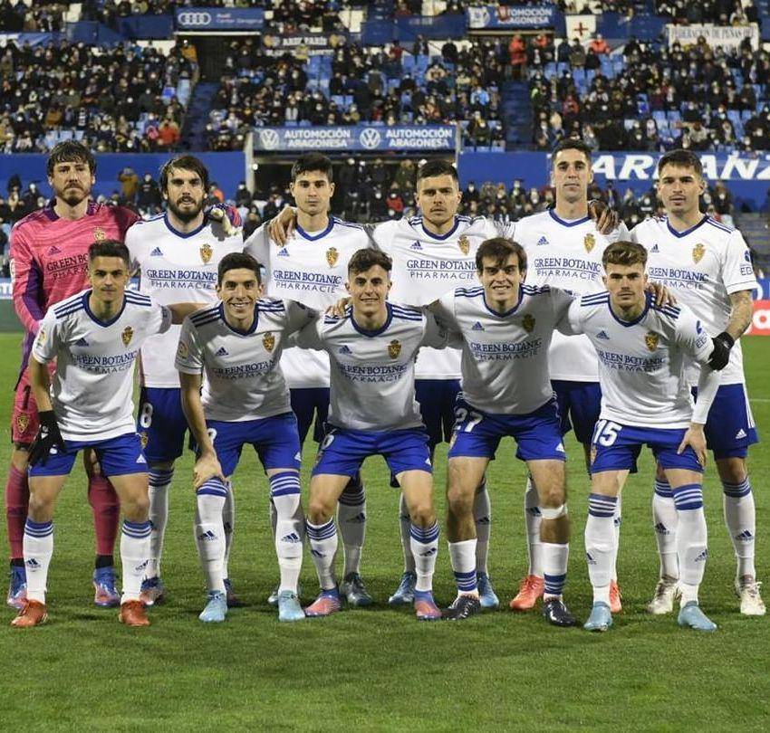Pemain Real Zaragoza berpose sebelum pertandingan. (instagram.com/realzaragoza)
