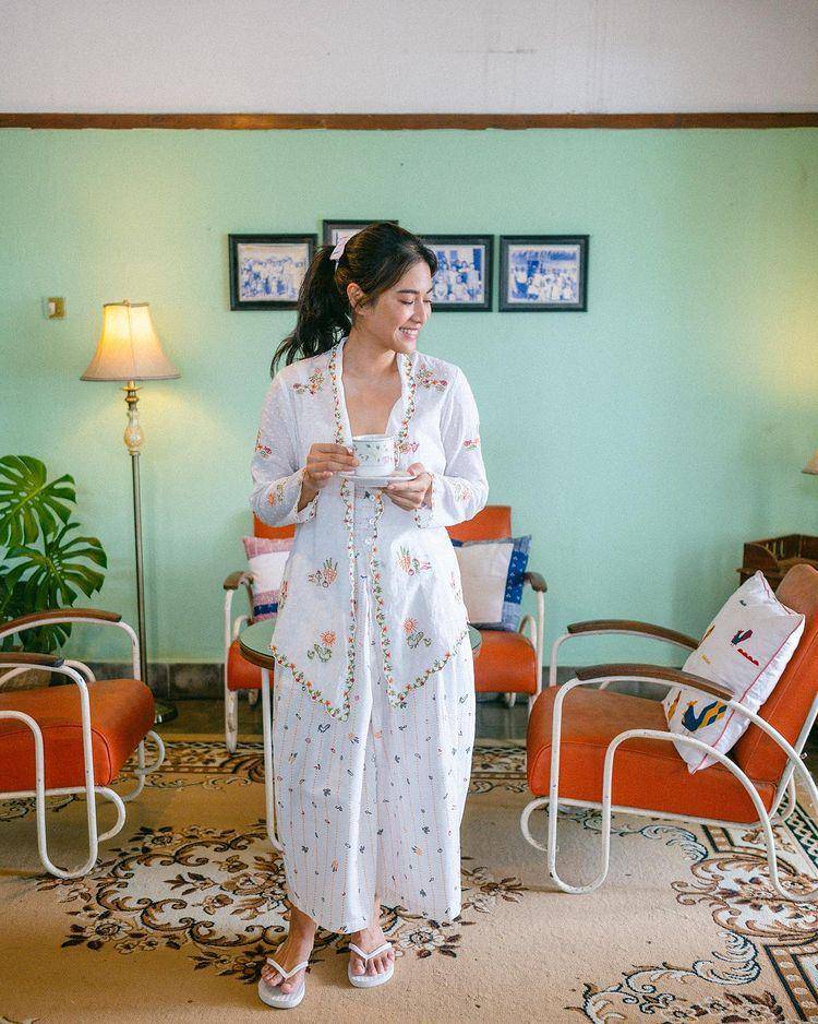 Dian Sastrowardoyo (instagram.com/therealdisastr)