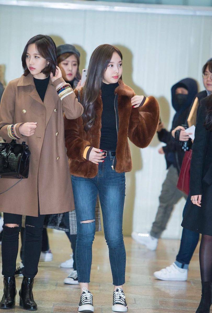 fluffy jacket (twitter.com/Karinaa00480465)