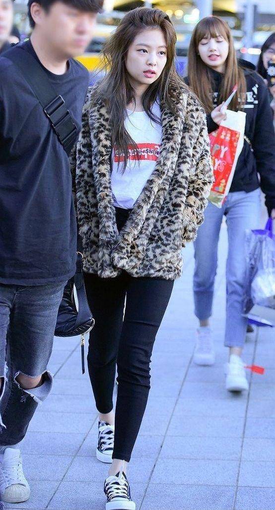 fluffy jacket (twitter.com/Karinaa00480465)