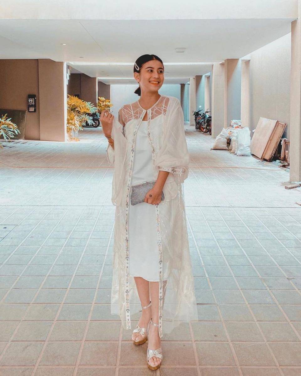 Karin Novilda (instagram.com/awkarin)