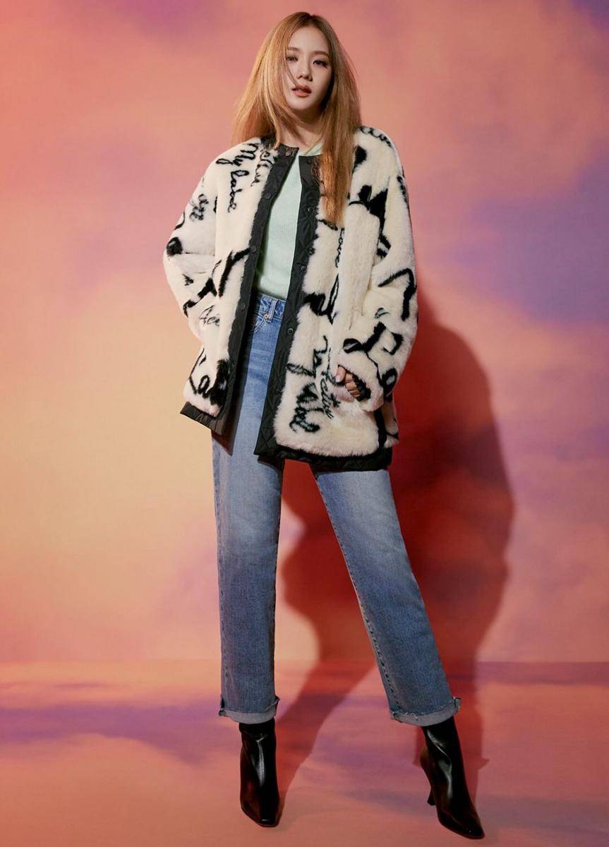 fluffy jacket ala idol (twitter.com/newsjisoo)