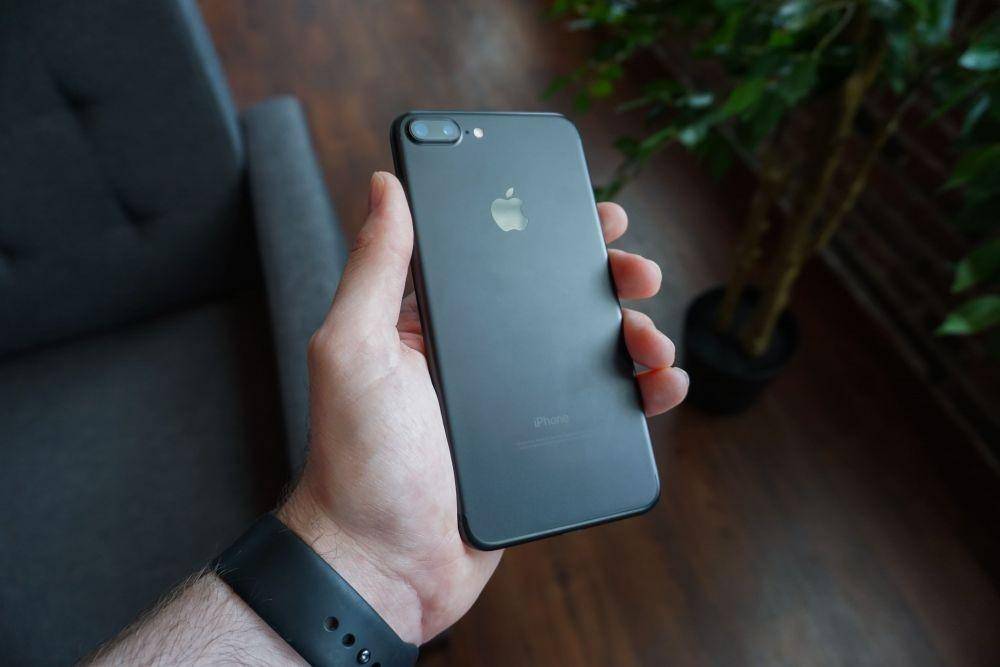 iPhone 7 Plus (unsplash.com/Dennis Cortes)