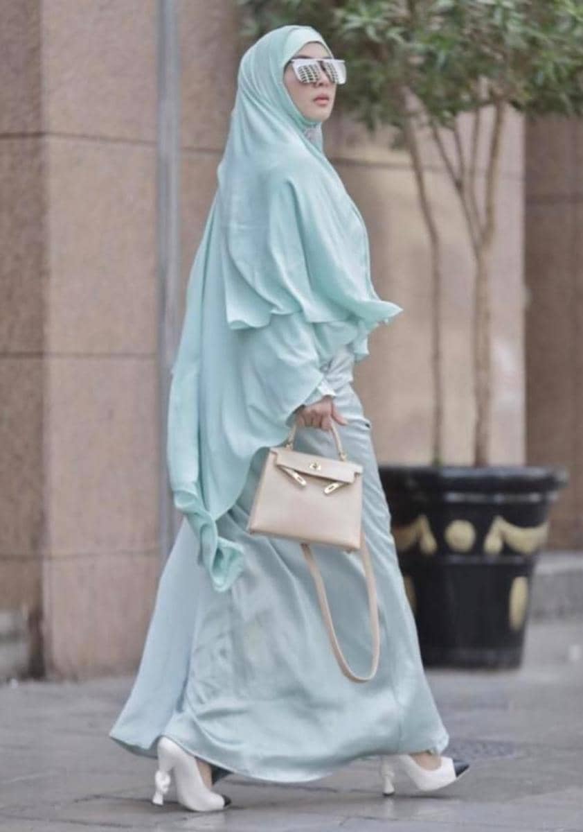 Syahrini (instagram.com/princessyahrini)