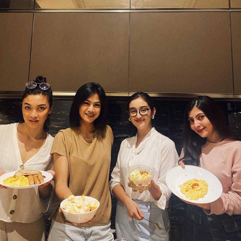 SRAH (instagram.com/hanahaho)