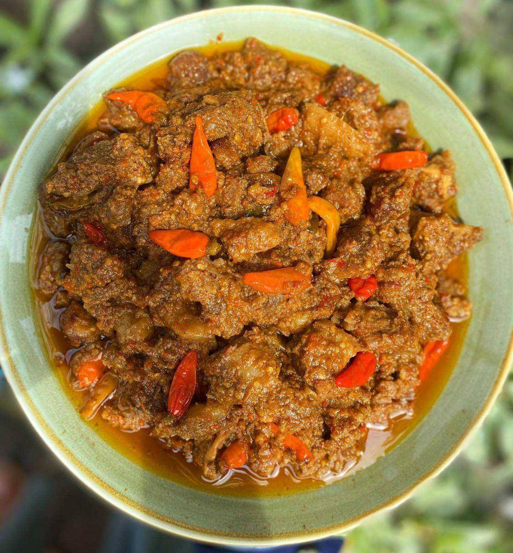 Sambal daging (instagram.com/holyspicy)