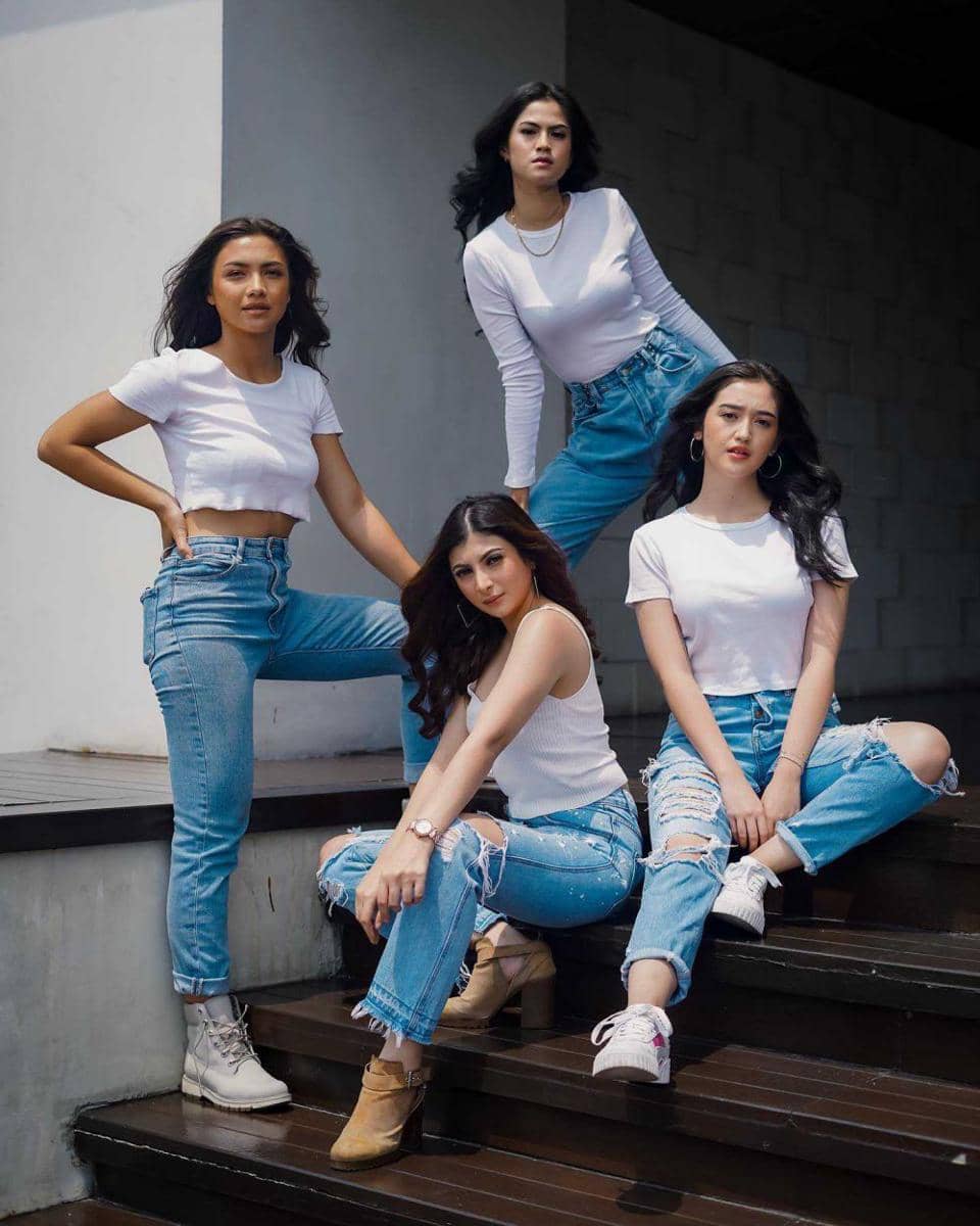 SRAH (instagram.com/angelagilsha)