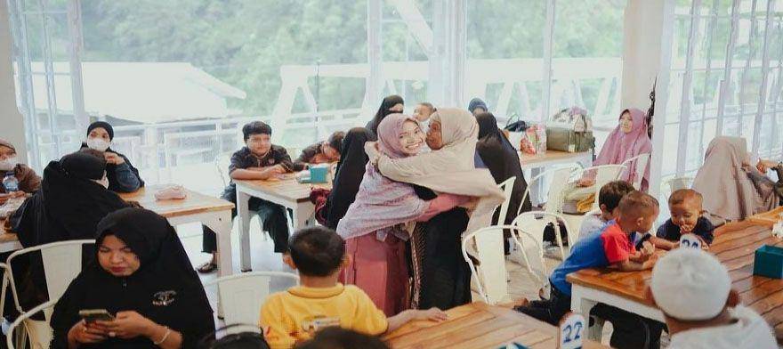 nongkrong asyik di The Bridge Coffe & Eatery (instagram.com/thebridgecoffeeeatery)