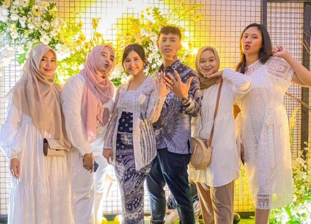 potret lamaran Dinda Azani (instagram.com/dindazani)