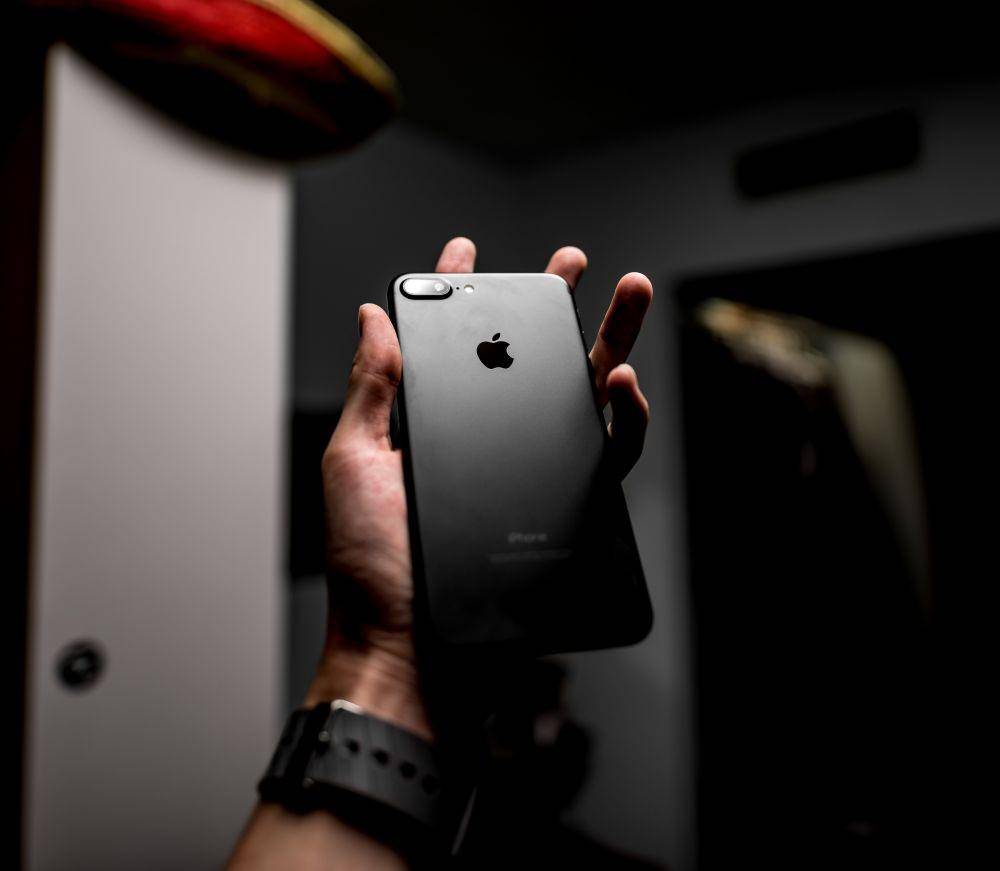 iPhone 7 Plus (unsplash.com/Jason Leem)