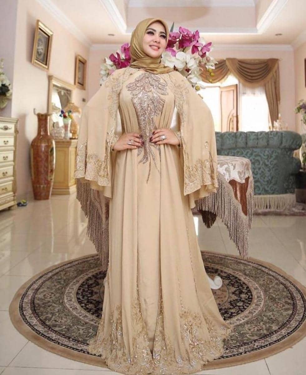 Syahrini (instagram.com/princessyahrini)