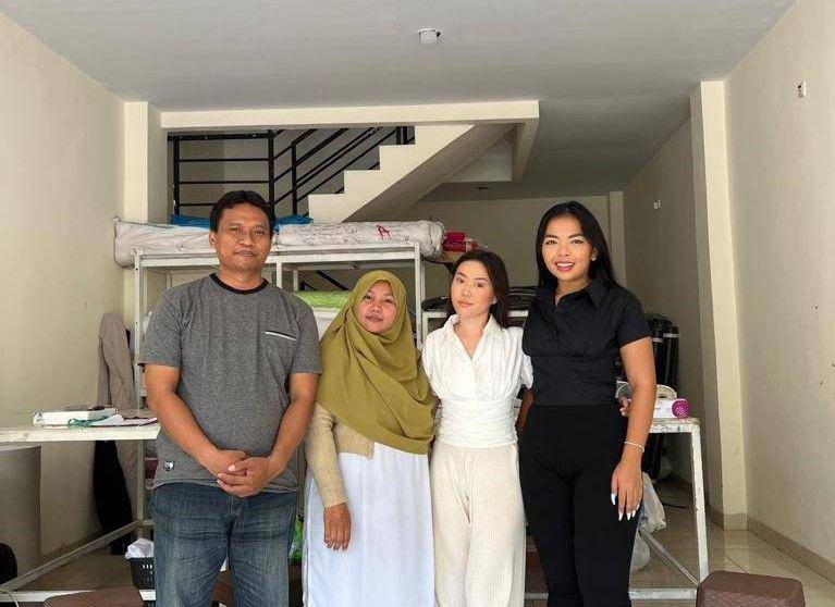 With Love The Brand (dok. GoTo Financial)