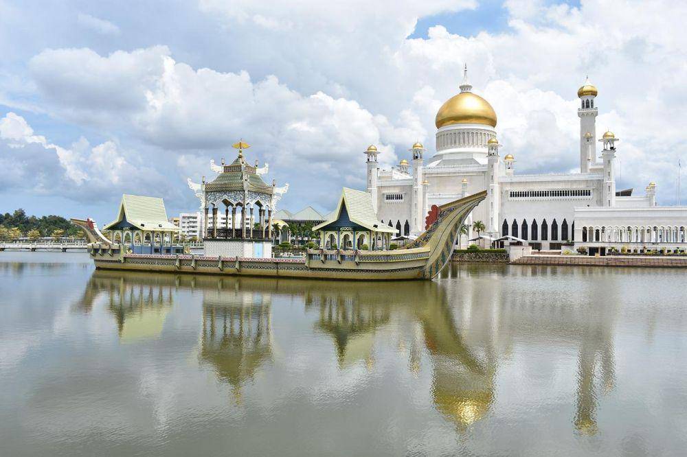 Masjid Omar Ali Saifuddien di Brunei Darussalam (pixabay.com/AdamHillTravel)