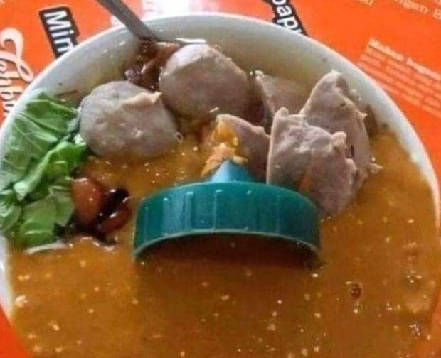momen gak terduga saat makan bakso (twitter.com/txtdariwarung)