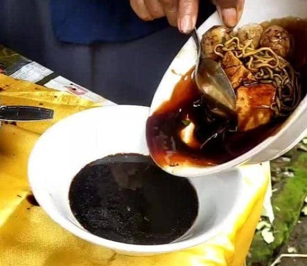 momen gak terduga saat makan bakso (twitter.com/txtdariwarung)