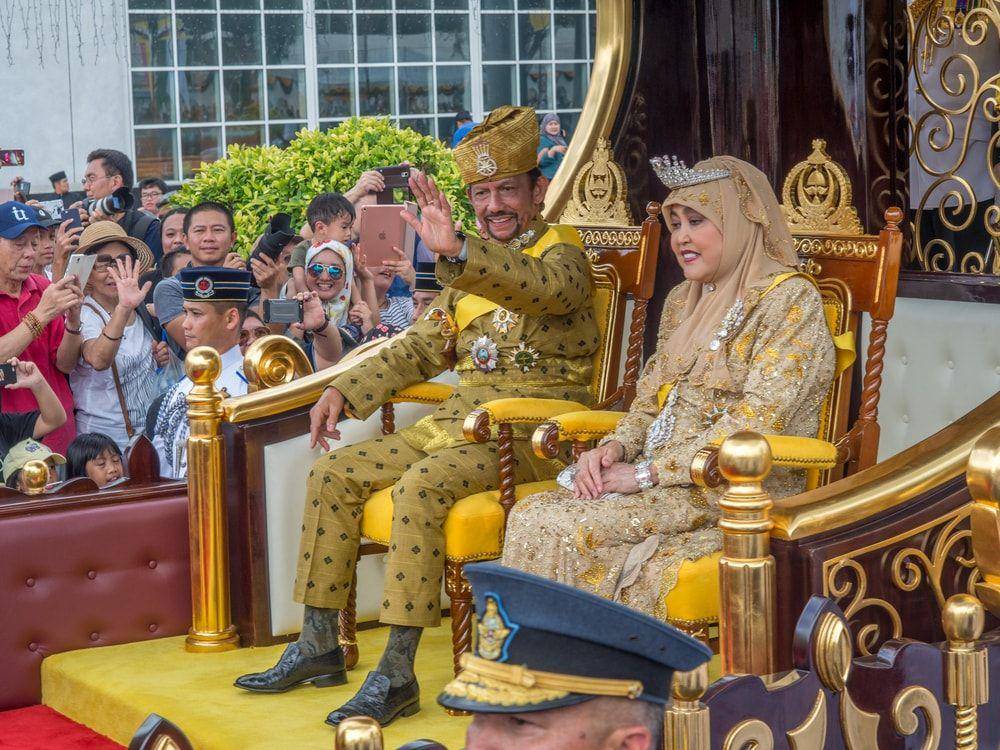 Keluarga Kerajaan Brunei Darussalam (theculturetrip.com)