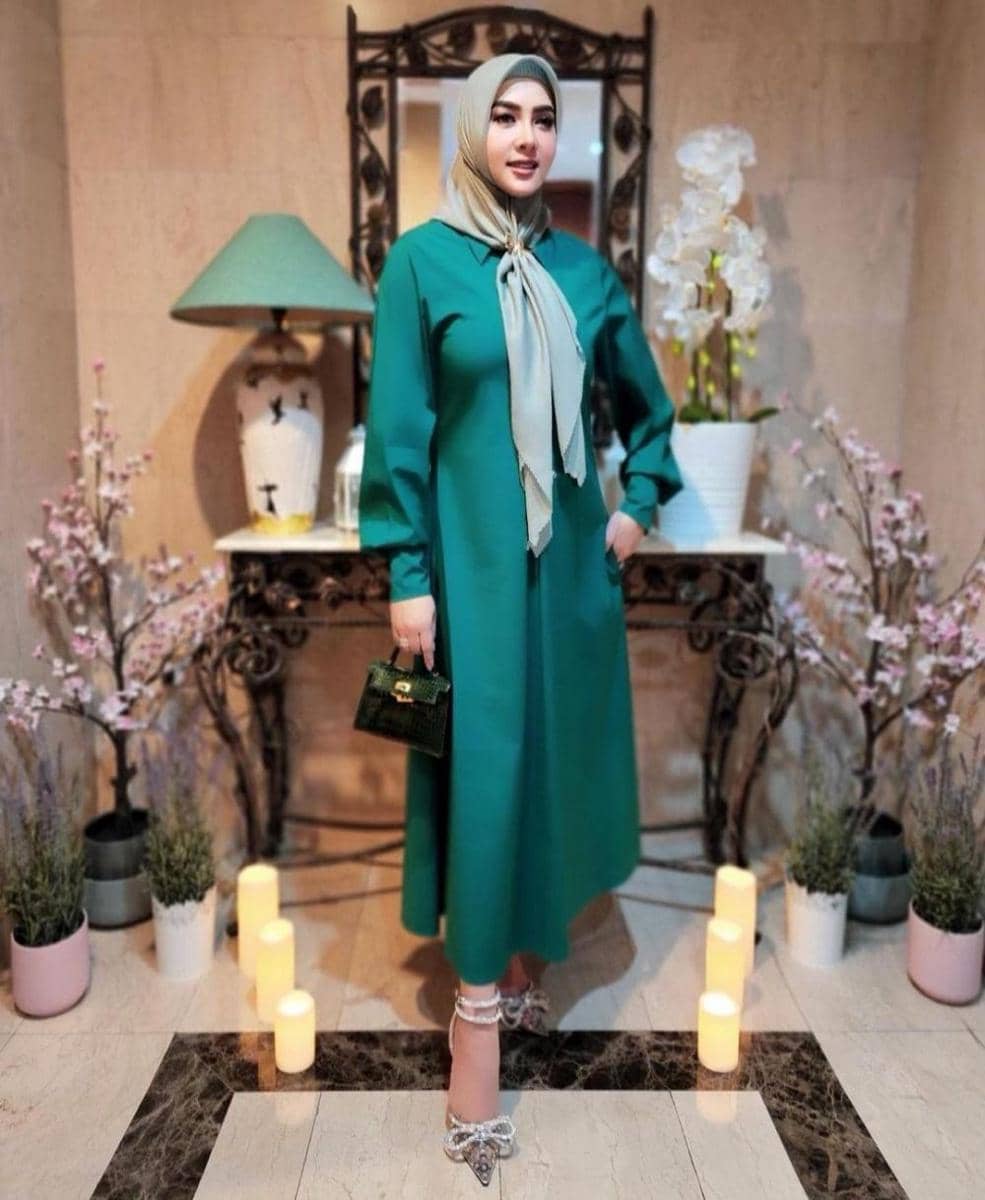 Syahrini (instagram.com/princessyahrini)