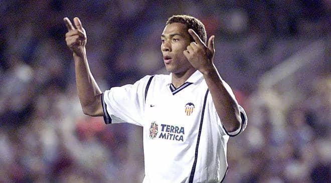potret John Carew berseragam Valencia (marca.com)