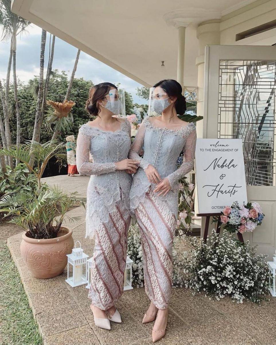 Kebaya seragam. (instagram.com/dindranashriyah)