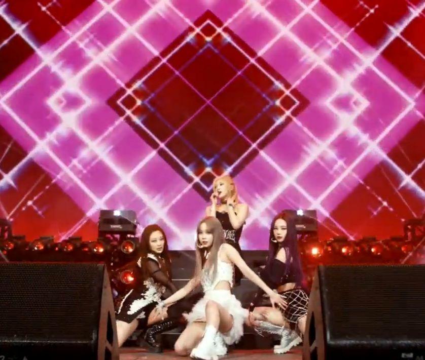 10 Potret aespa di Panggung Coachella, Gak Lip Sync dan Membara