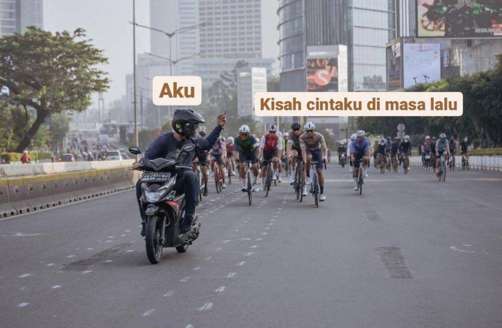 meme orang gagal move on (twitter.com/bananandx)