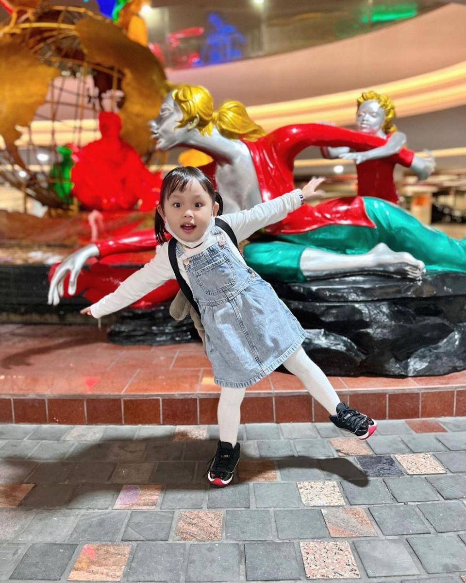 inspirasi gaya OOTD anak ala Shabira Alula (instagram.com/shabiraalula)