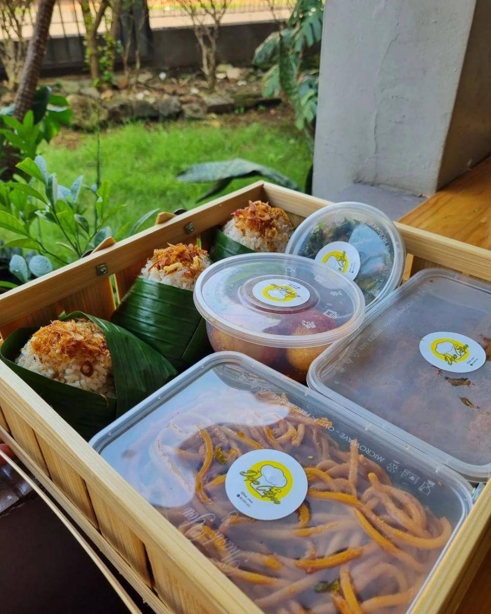 Hampers Lebaran berisi makanan khas daerah. (Instagram.com/dapu_cutpoe)