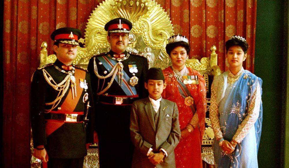 potret keluarga kerajaan Nepal (english.makalukhabar.com)