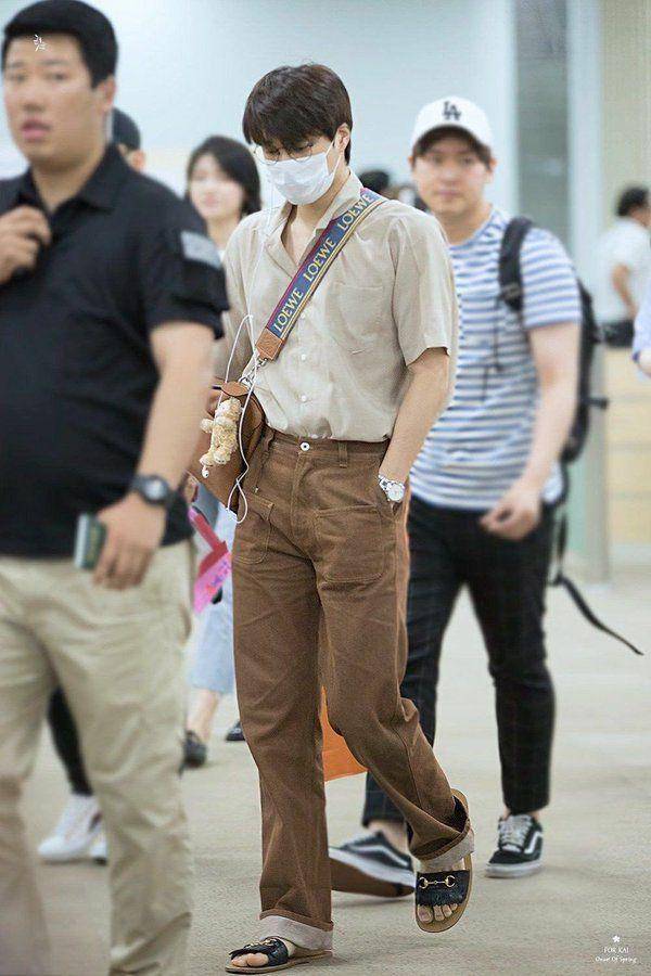 kemeja member EXO (twitter.com/thedailynoona)