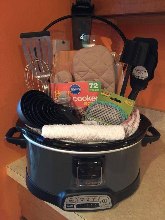 Hampers Lebaran berisi peralatan dapur. (pinterest.com/Chasity Wood)
