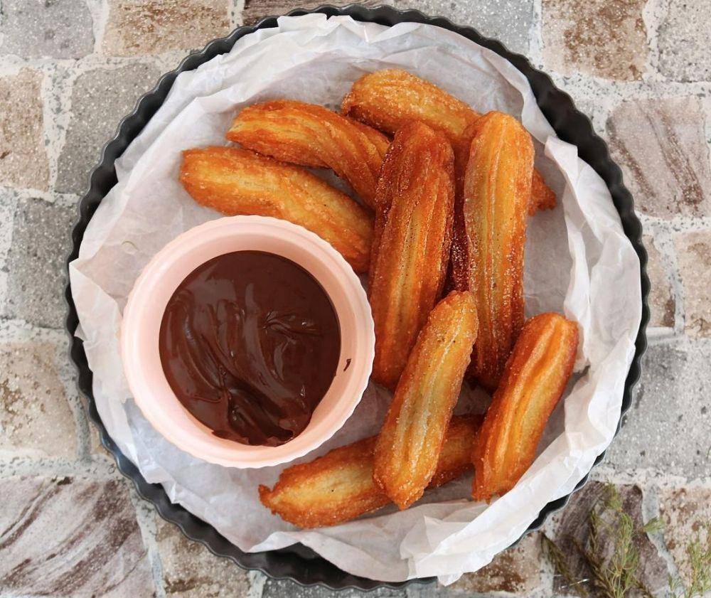 churros (instagram.com/haru_pastry)