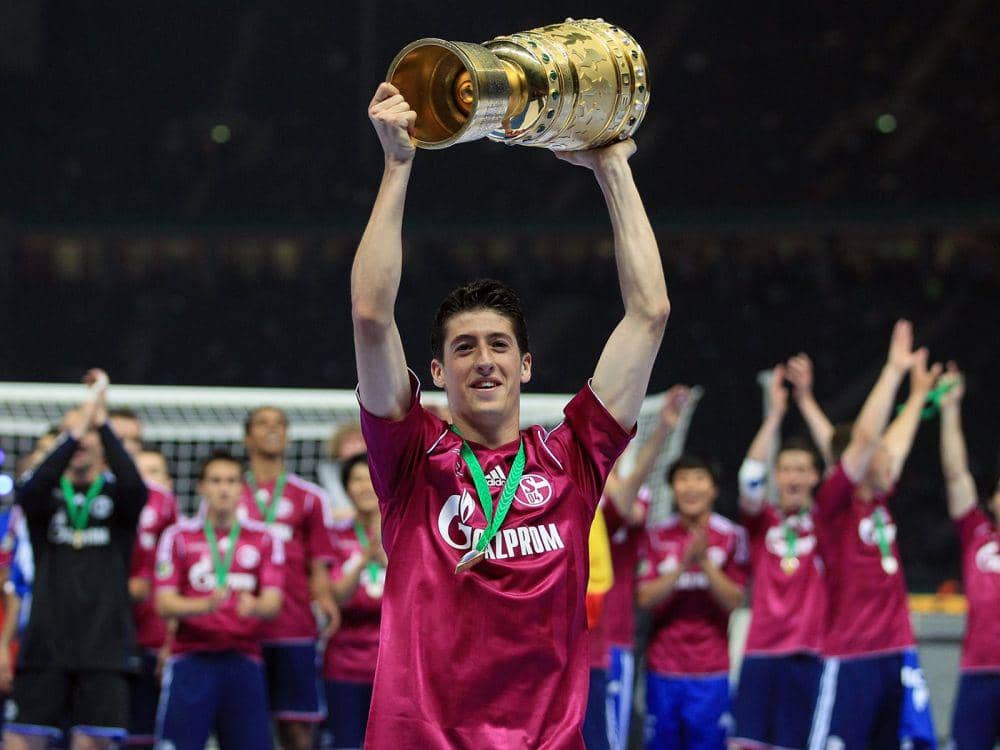 FC Schalke menjuarai DFB Pokal pada musim 2010/2011. (twitter.com/s04)