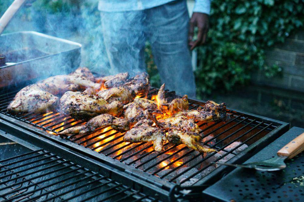 ilustrasi kegiatan barbeku (unsplash.com/Dustin Tramel)