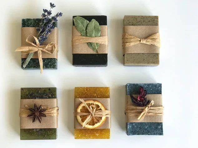 Hampers Lebaran sabun batang homemade. (instructables.com)