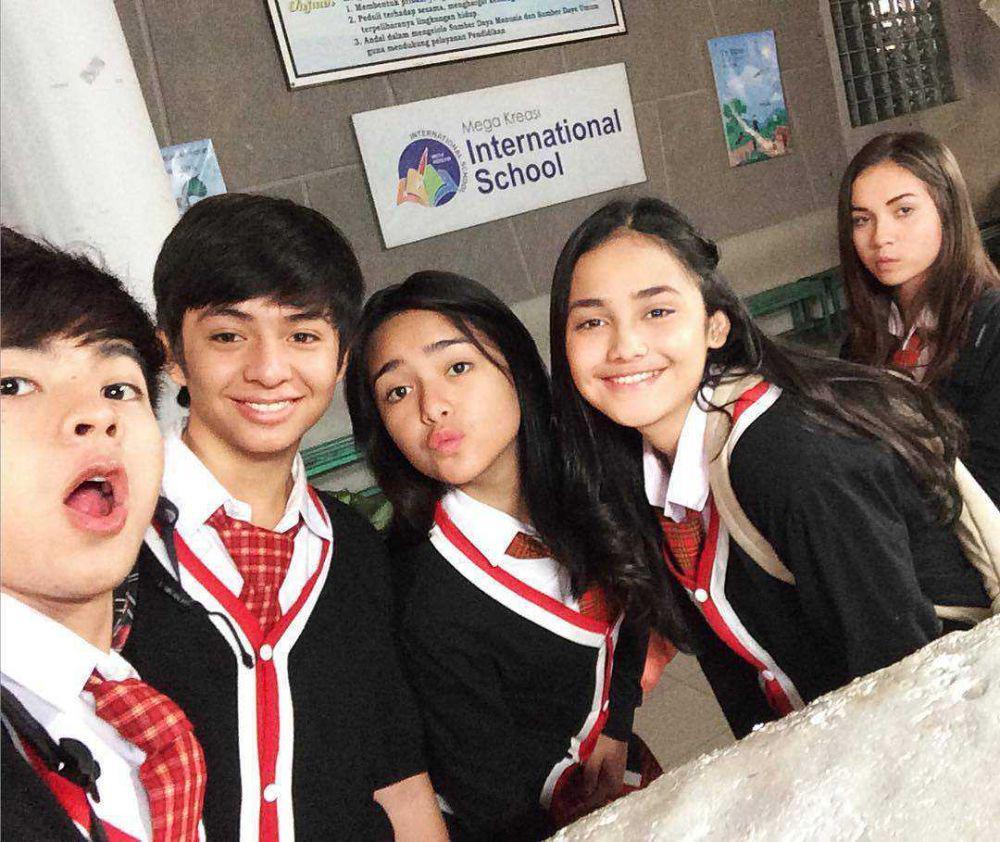 9 Potret Persahabatan Alumni Mermaid in Love, Tetap Kompak!