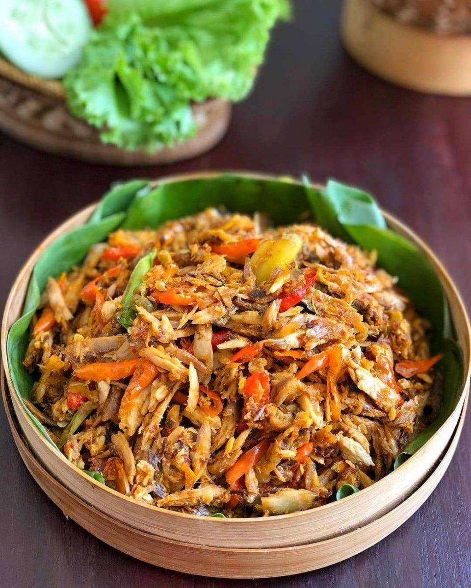 Tongkol suwir pedas (instagram.com/ngidamsambel)