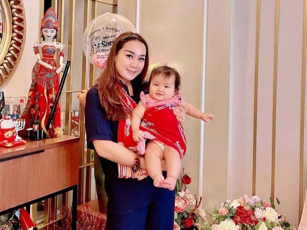 9 Potret Puput Nastiti Devi, Istri Ahok saat Momong Anak