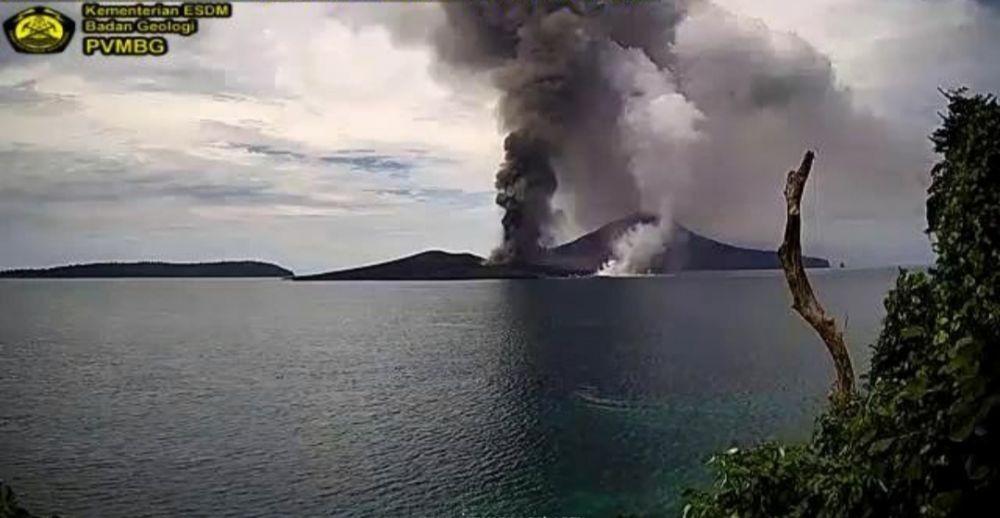 Hujan Abu Gunung Krakatau Capai 3.000 Meter, Terdengar Letusan Gemuruh