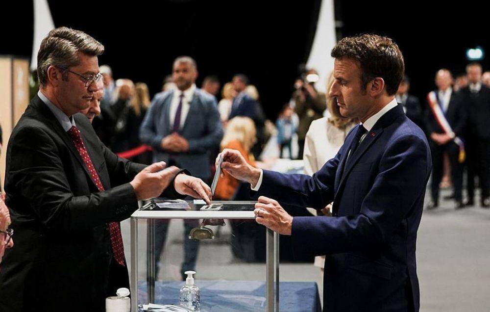 Emmanuel Macron (kanan) (Instagram.com/Emmanuel Macron)